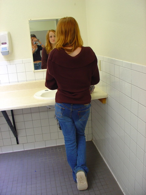 Girls peeing leggings