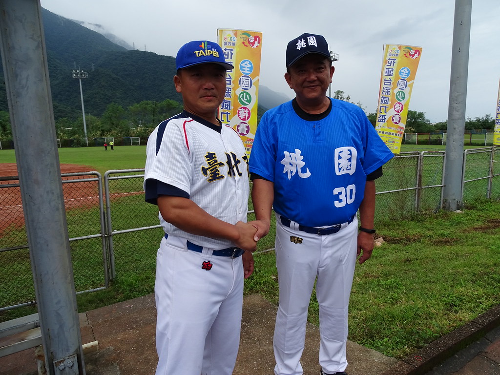 台北市總教練章子健(圖左)與桃園市總教練李政達師徒對決。(台彩威力盃提供)