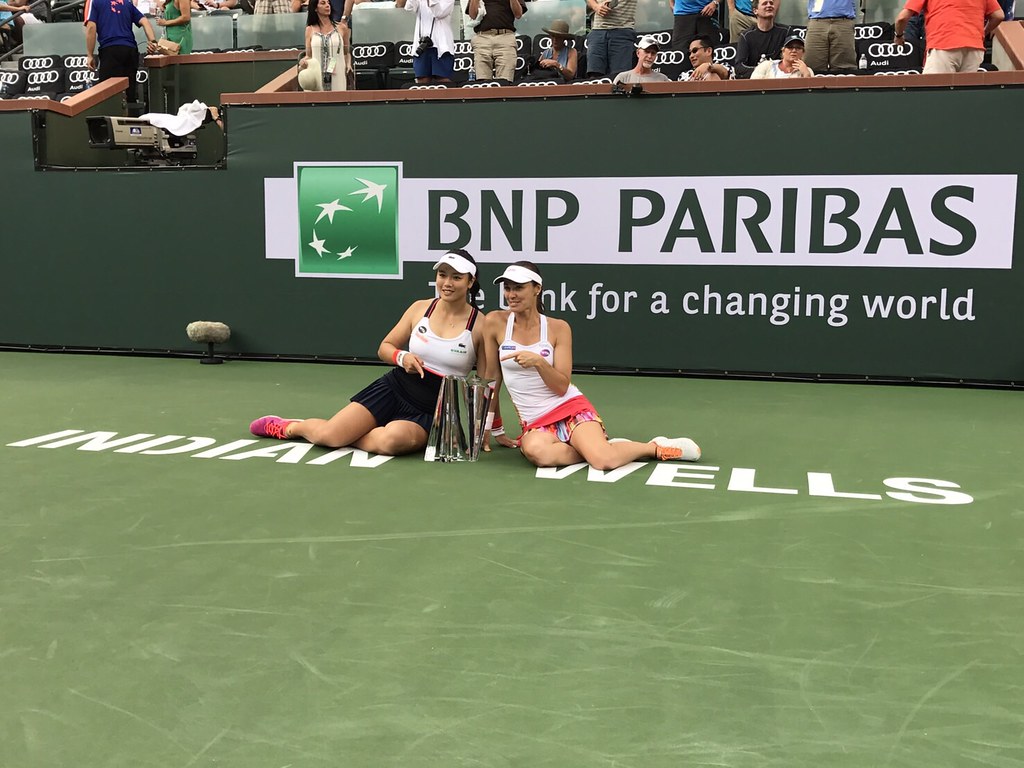 詹詠然與Martina Hingis（右）奪下合作以來的第1場冠軍。（劉雪貞提供）