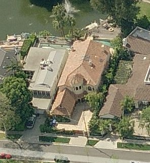 Photo: house/residence of the friendly 18 million earning Toluca Lake, CA, USA-resident
