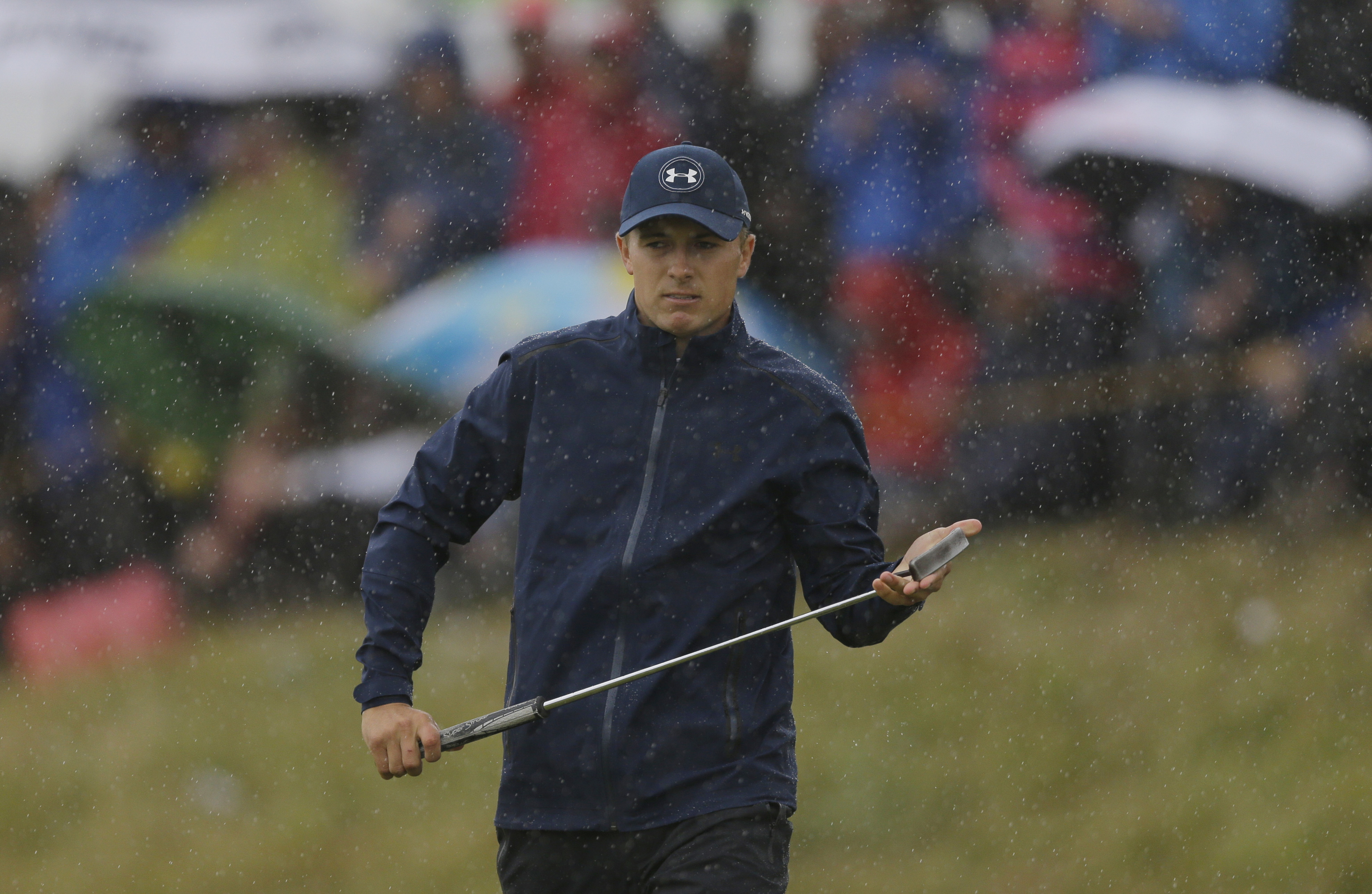 Jordan Spieth在英國公開賽的風雨中獨居領先。（達志影像）