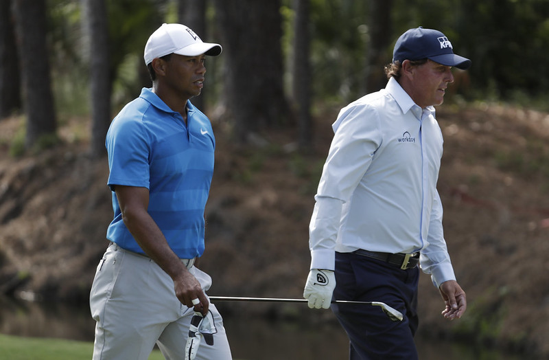 Phil Mickelson（圖右）與Tiger Woods亦敵亦友的關係始終是高壇吸引人的話題。（達志影像資料照）