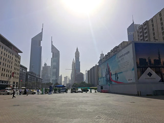 площадь перед World Trade Center Dubai