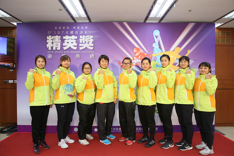 景美、師大拔河隊教練郭昇獲得特別獎，由隊員出席代領。（體育署提供）