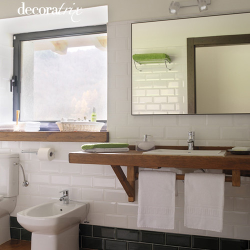 Azulejos blancos en el baño | Aligera el espacio con una enc… | Flickr