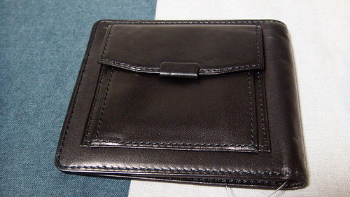 Agnes B Voyage Billfold Wallet (Black) | Price: SGD 200 (Bou… | Flickr