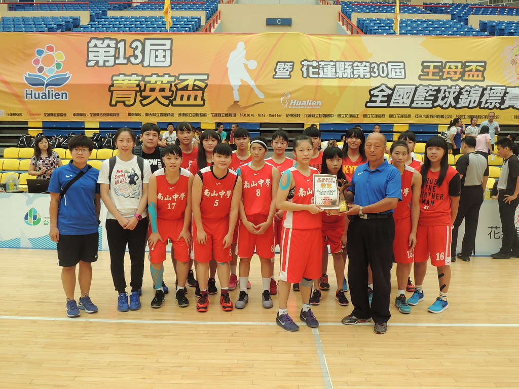 南山高中女籃隊獲第13屆菁英盃籃球賽季軍。(陳筱琳/攝)