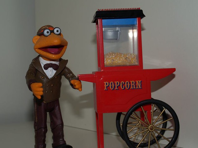 The Muppets - Scooter with his Popcorn Machine