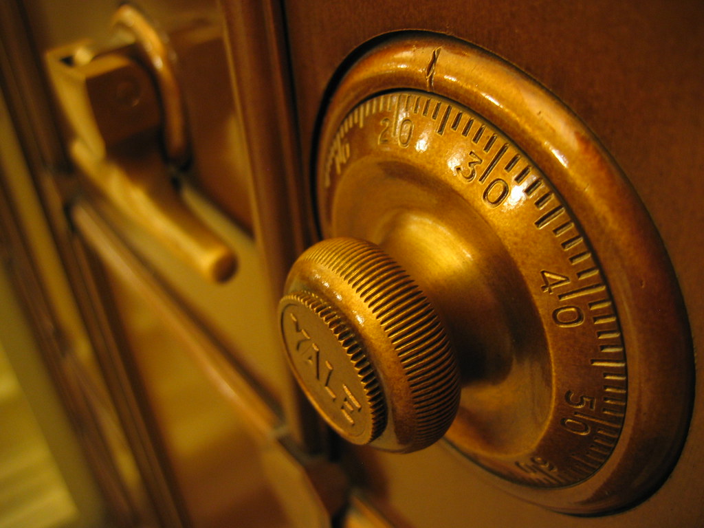 authorizedlocksmiths.com install safe and home locks