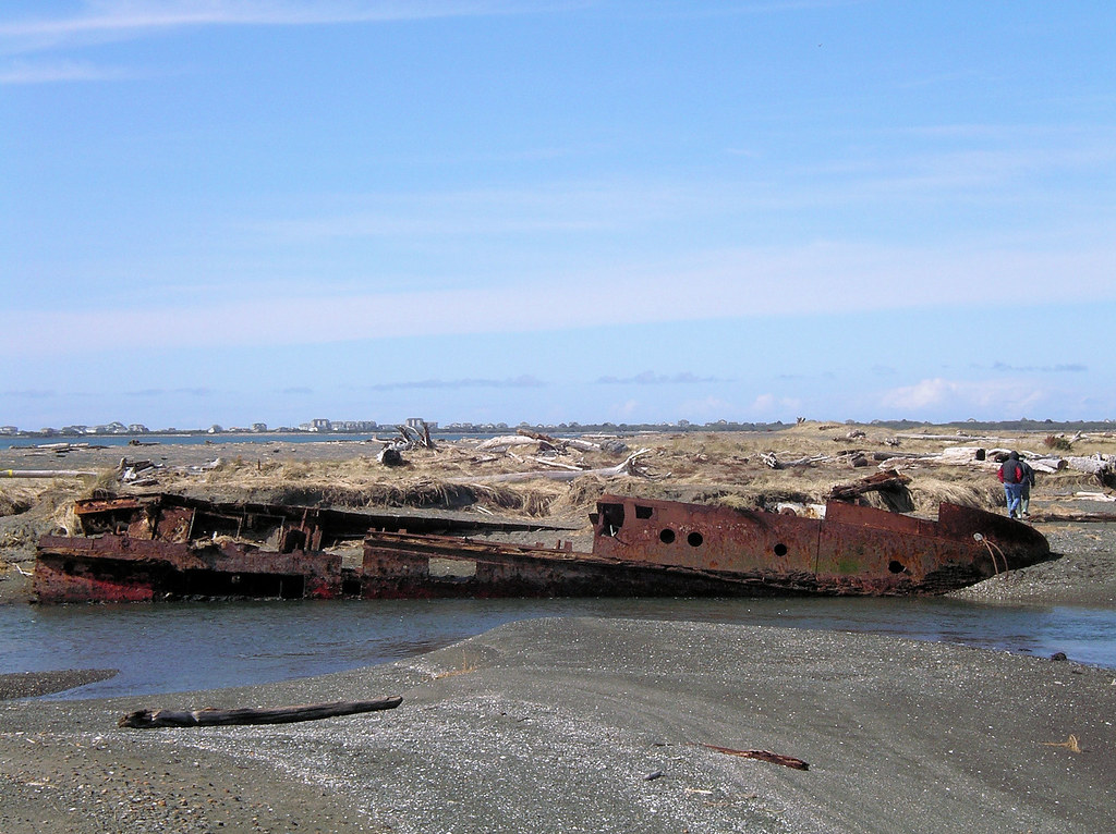 Shifting sands reveal 1965 shipwreck near Ocean Shores 