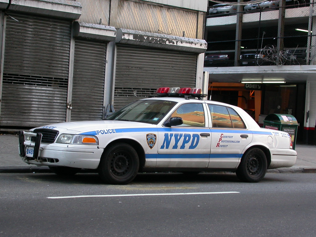 NYPD Crown Victoria | I guess hubcaps are an early casualty … | Flickr