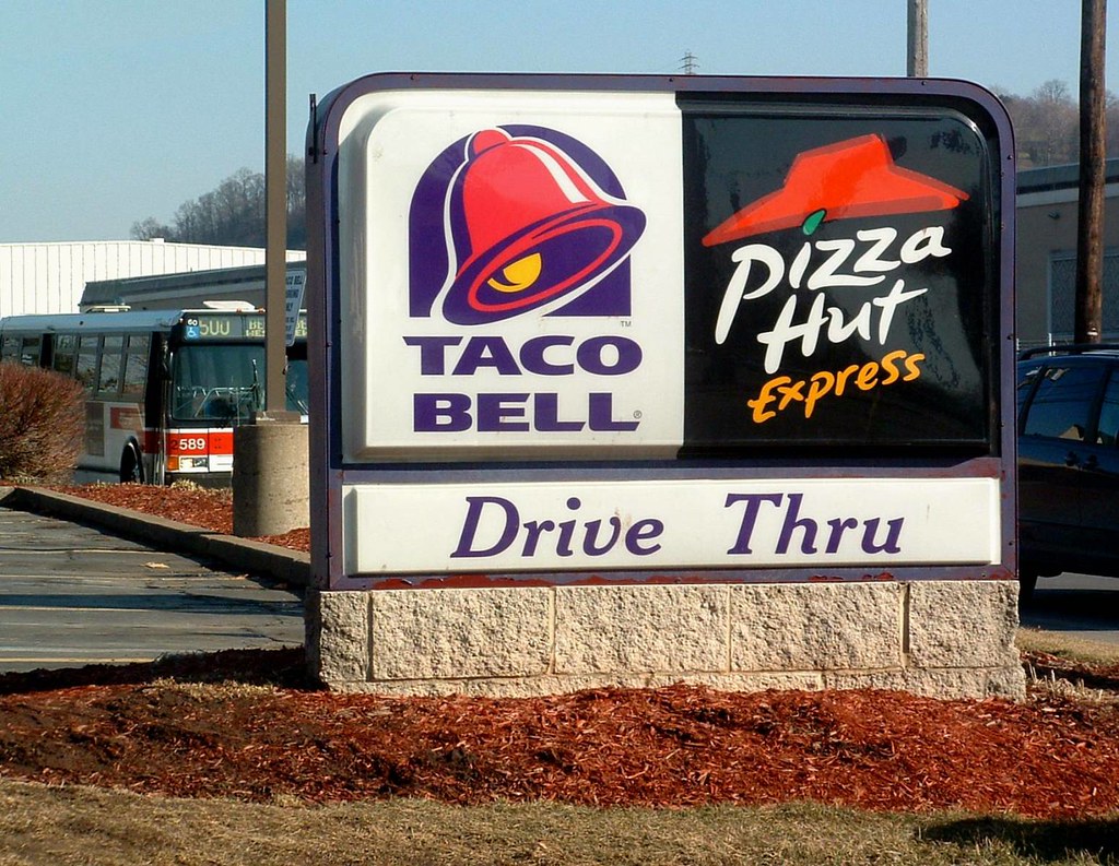 Taco Bell Pizza Hut Drive Thru | The sign on Freeport road f… | Flickr