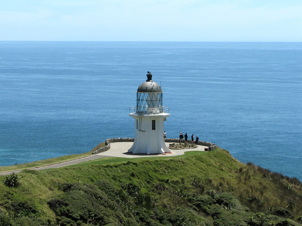 Новый маяк ставропольский край. Маяк мыса Реинга. Мыс Реинга новая Зеландия. Новая Зеландия Маяк Реинга. Маяк мыса Реинга (Cape Reinga Lighthouse) - Северная точка новой Зеландии.