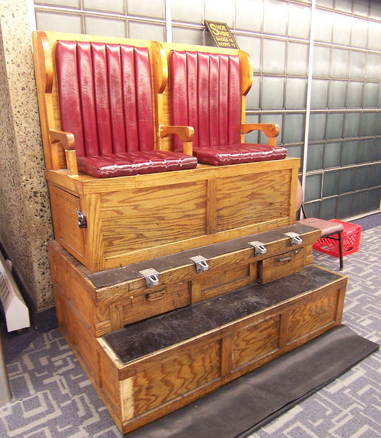 Airport old school: shoe shine stand