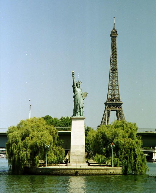 paris-ile-des-cygnes-statue-de-la-liberte-tour-eiffel-seine
