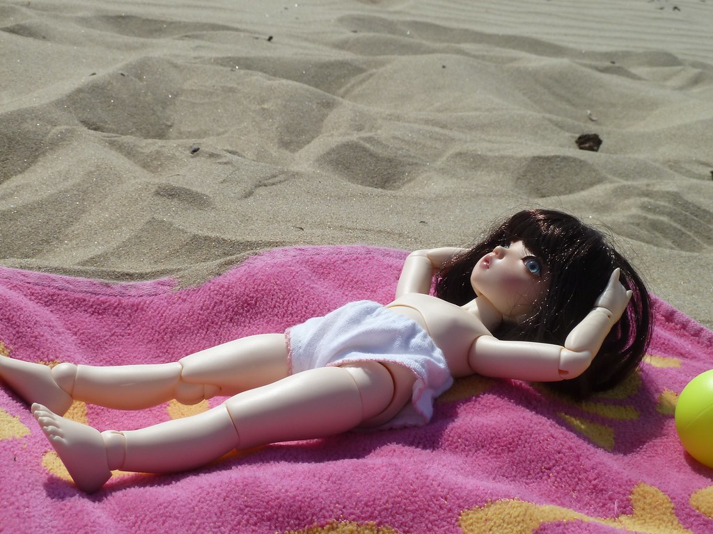 Sissi (littlefee Mio mod de Puppedoll) : Sissi à la plage ! 18752867014_d70921bf0f_b