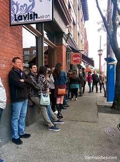 Line up at Jam Cafe, Victoria