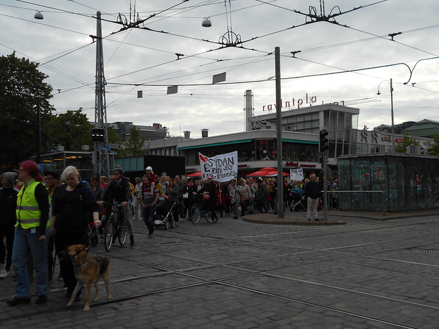 Mielenosoitus varhaiskasvatuksen leikkauspolitiikkaa vastaan keskiviikkona 10.6.2015 Helsingissä - 7