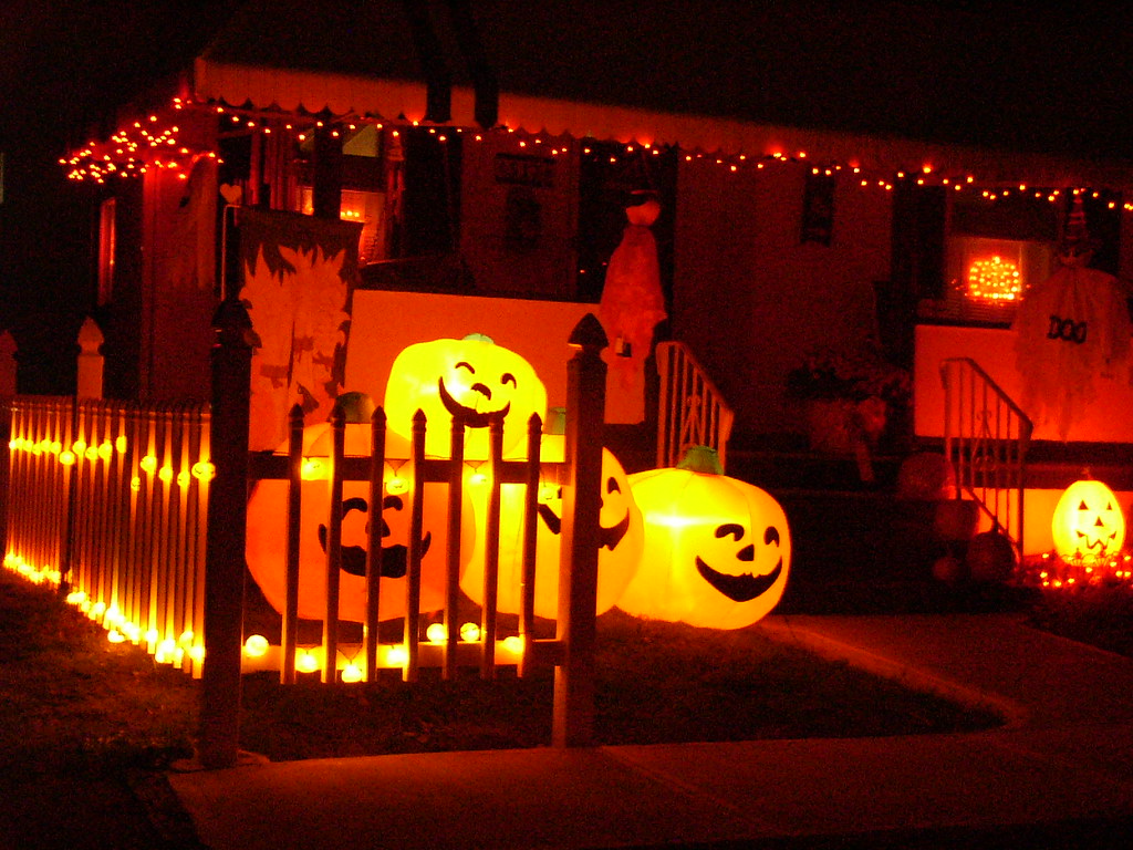 Halloween house | A series of Scranton porches, decorated fo… | Flickr