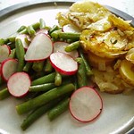 Bohnen-Radieschen-Salat mit Thymiankartoffeln