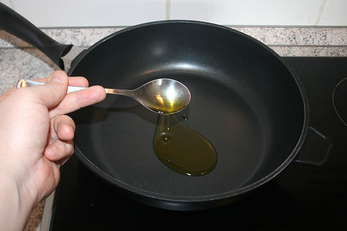 16 - Olivenöl erhitzen / Heat up olive oil