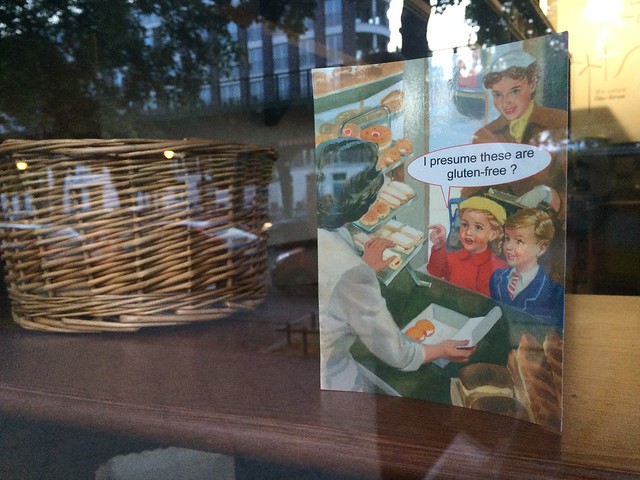 gluten-free card in Jute Bäckerei bakery window