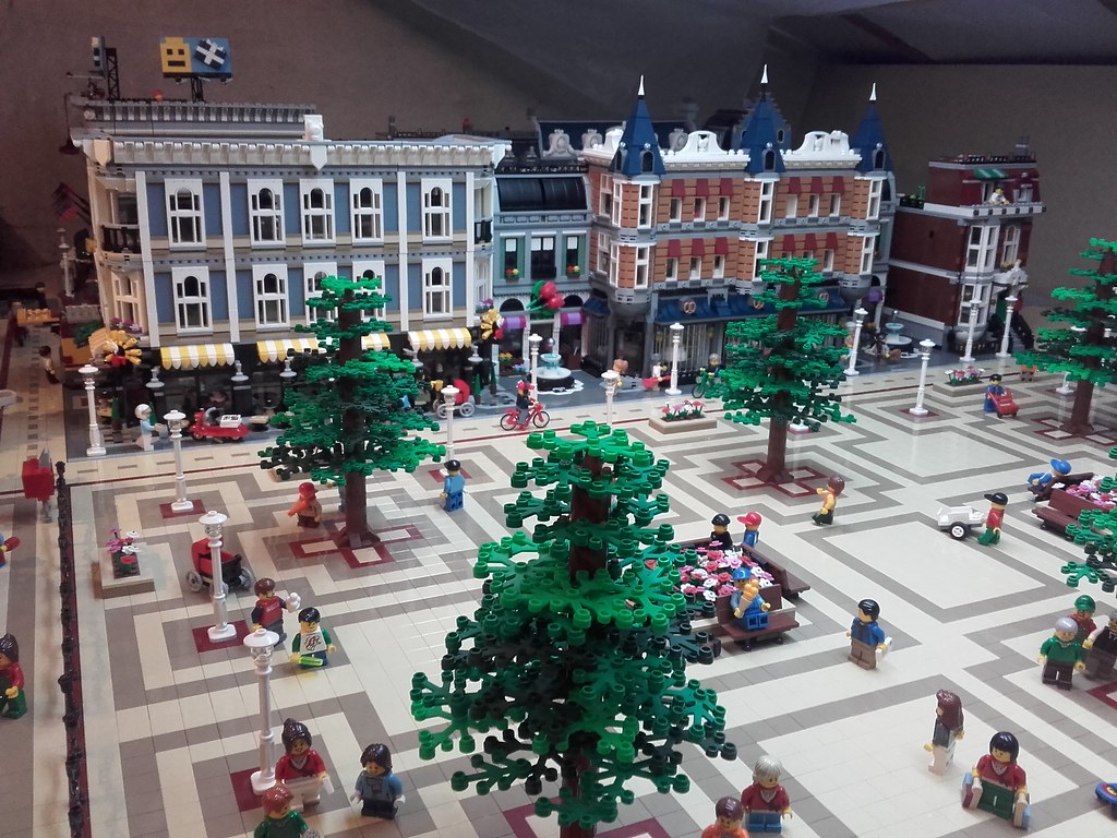 Lego 10255 XXL Assembly Square MOD in my layout!! | Sjaak Lego | Flickr