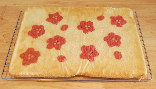 Cooking: Strawberries & Cream Deco Roll Birthday Cake