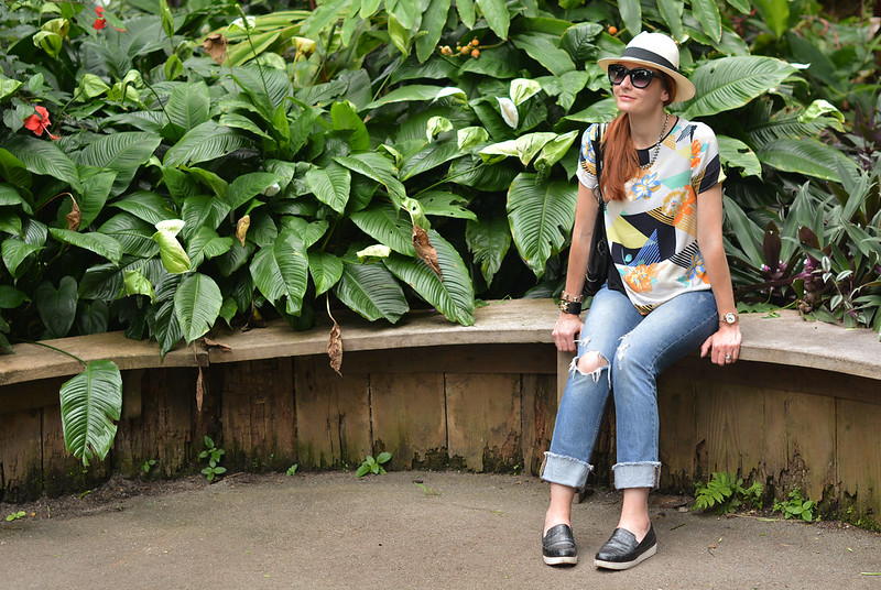 Summer style | Multi-coloured patterned top, distressed boyfriend jeans, Panama hat