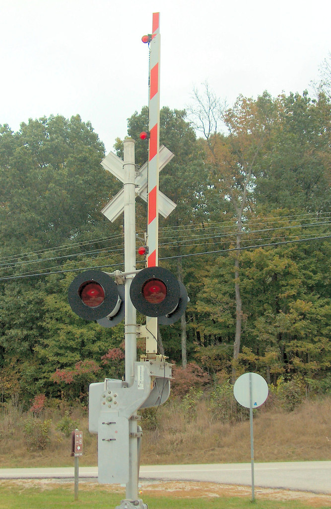 Railroad Crossing Gate | The arm lowers to the down position… | Flickr