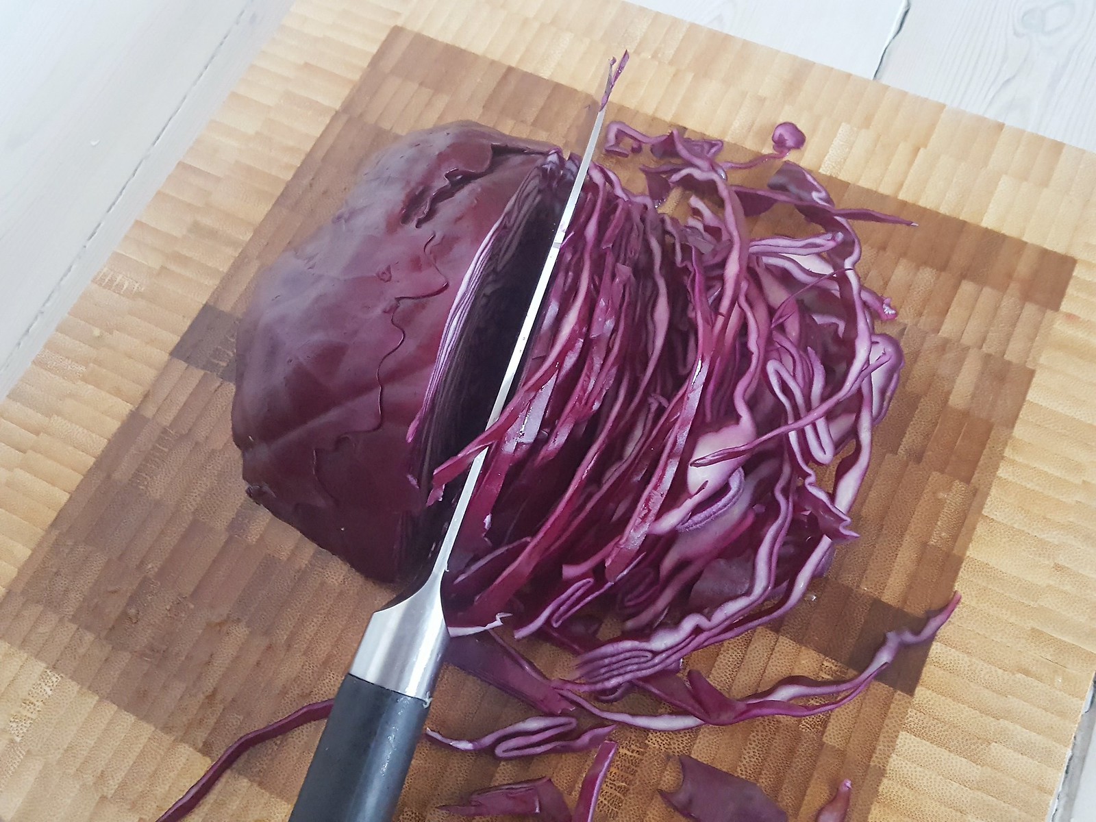 Recipe for Homemade Red Cabbage, Orange and Apple Salad