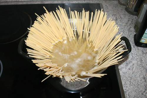 18 - Nudeln kochen / Cook noodles
