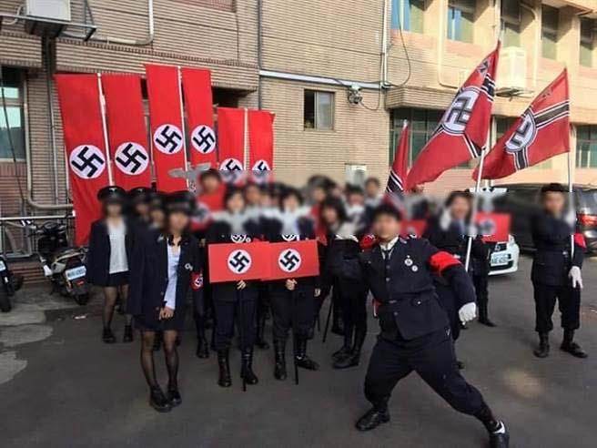 高中生穿納粹軍服引爆爭議。（翻攝網路）