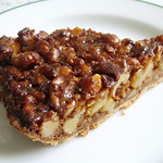 Crunchy walnut tart with chestnut honey