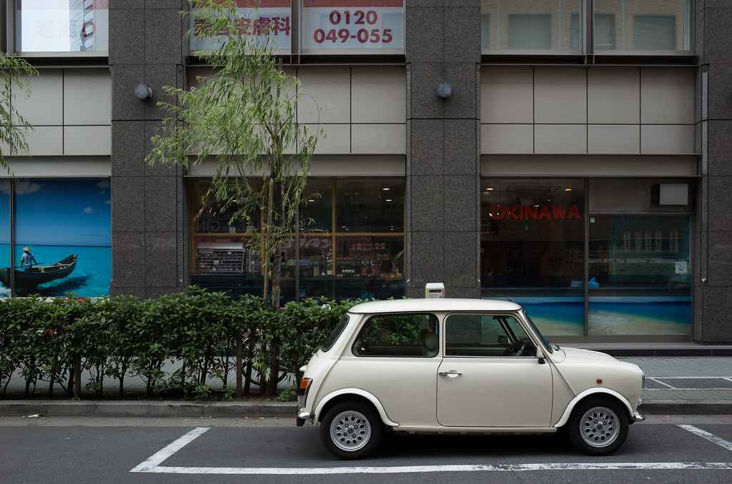 OLD WHITE MINI SIDE VIEW 2015/06/05 GR140533