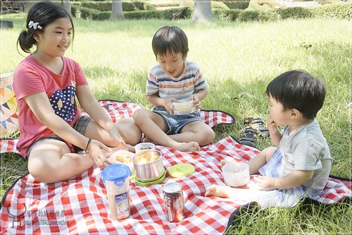 帶著。格子熊野餐墊－親子「野餐趣」
