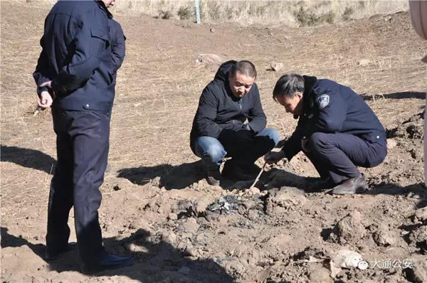 Women work together with the neighboring village of Qinghai province after her lover murder her husband forged body, both were arrested
