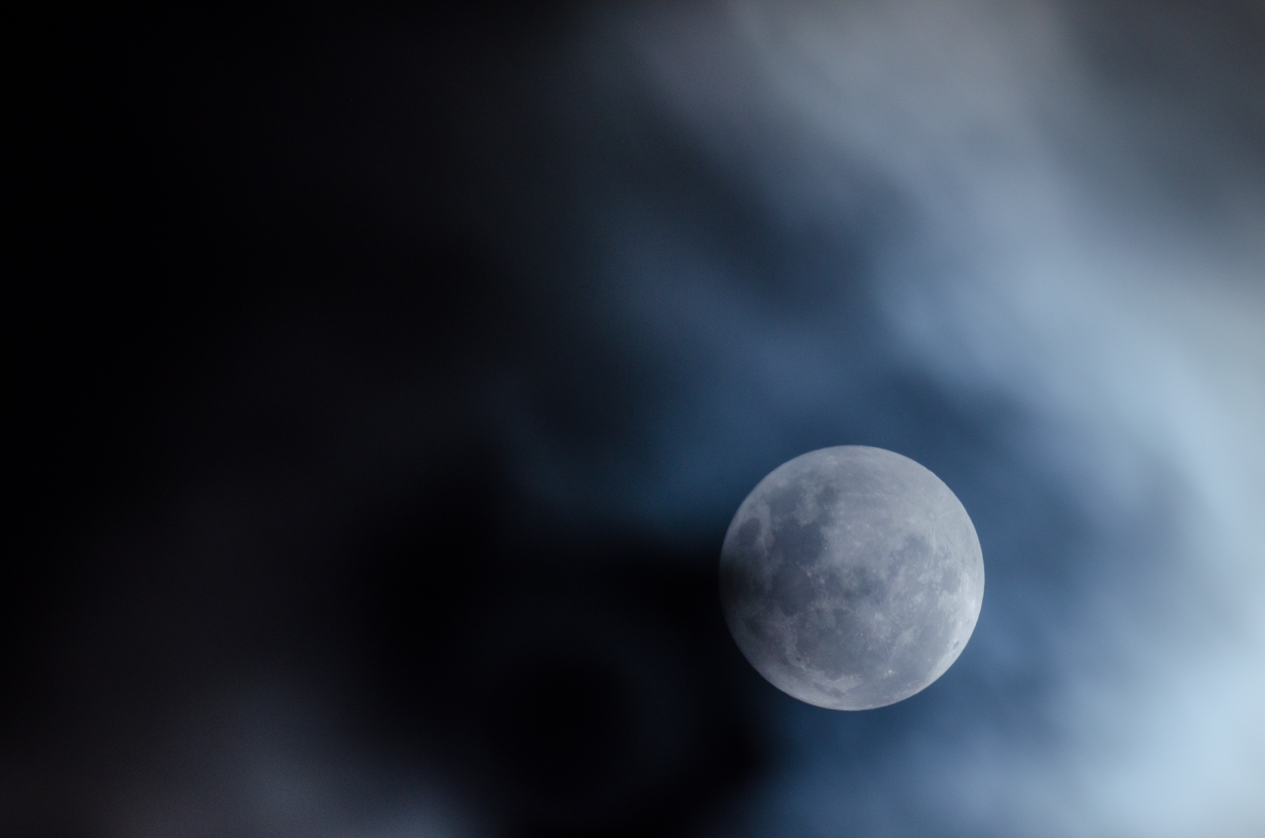 Full Moon During a Cloudy Night | Fancycrave4928 x 3264