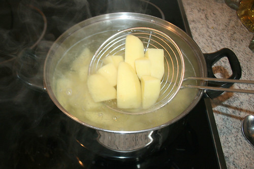 36 - Kartoffeln kochen / Cook potatoes