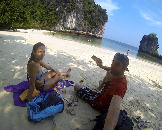 Haciendo un picnic en la Koh Hong Island, una de las islas más espectaculares de Tailandia