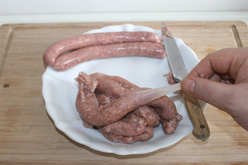15 - Bratwurst-Brät aus Darm befreien / Remote sausage meat from casing