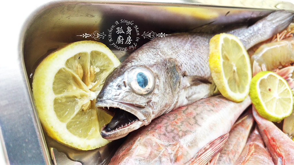 孤身廚房-地中海風味烤黑喉魚佐鑄鐵烤盤烤蔬菜1