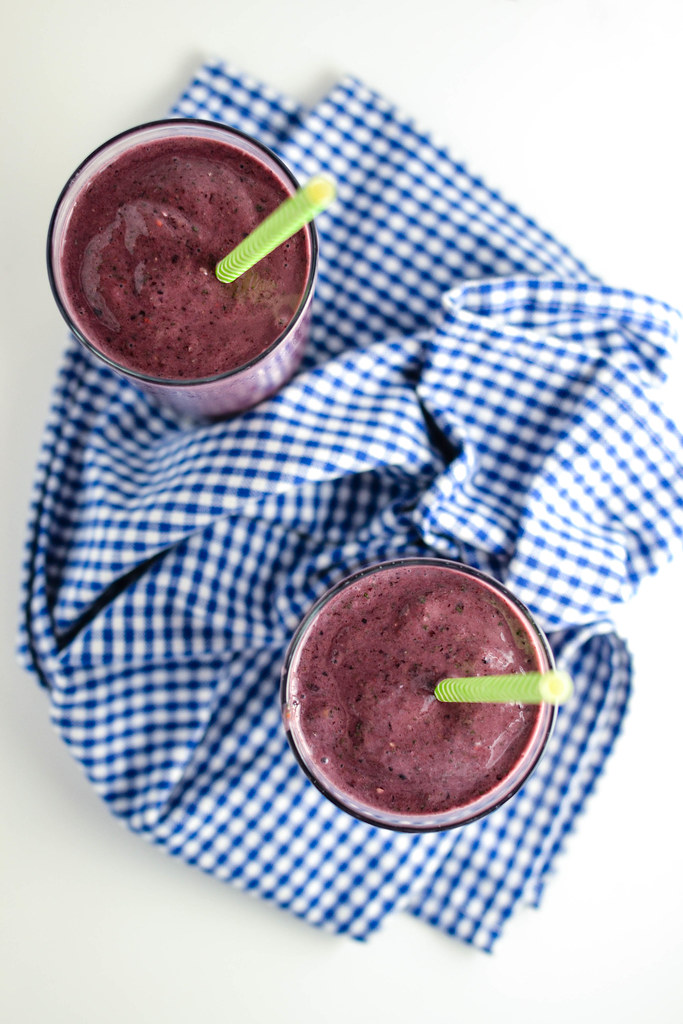 Berry Kale Breakfast Smoothie | Things I Made Today