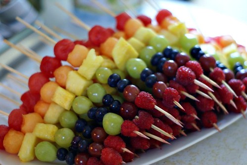 a simple recipe :: fruit kabobs – the SIMPLE moms