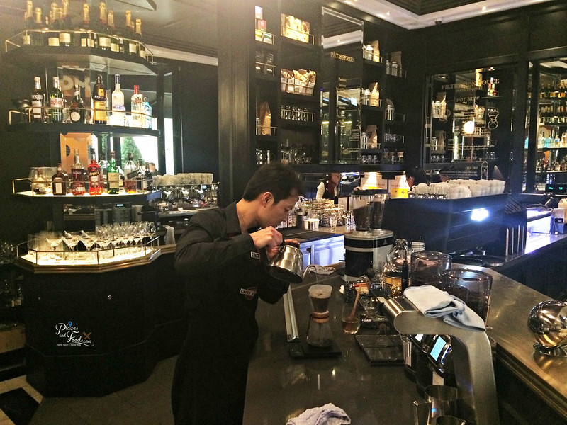cafes richard preparing coffee
