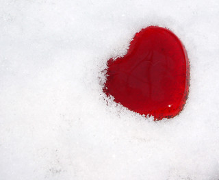 Heart in the snow | In the depth of winter, I finally learne… | Flickr