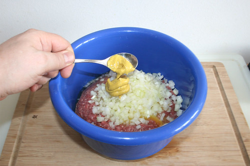 19 - Senf in Schüssel geben / Put mustard in bowl