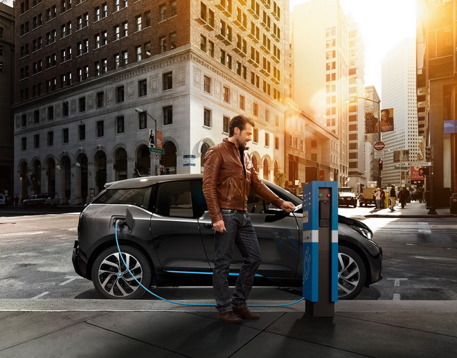 [新聞照片一]BMW總代理汎德公司致力拓展全台電動車充電點 推廣環保永續的BMW i品牌精神