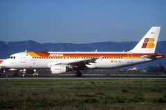 Iberia A320-214 EC-HKJ BCN 17/12/2000