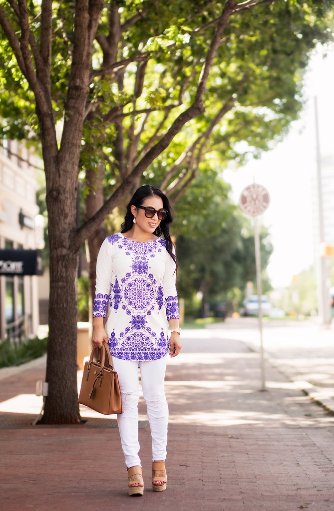 cute & little blog | blue white vintage print tunic dress, white distressed jeans, tory burch mini robinson | spring summer outfit
